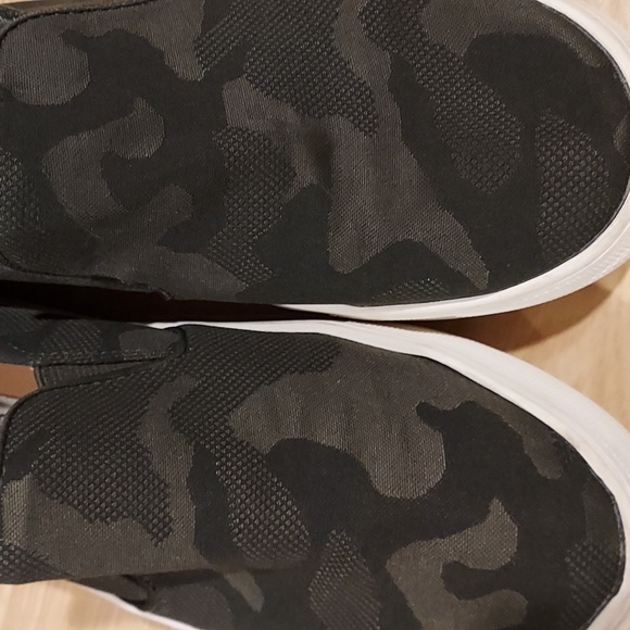Women's Steve Madden Slip on Shoes Size 6.5 Black Camouflage - Picture 6 of 11